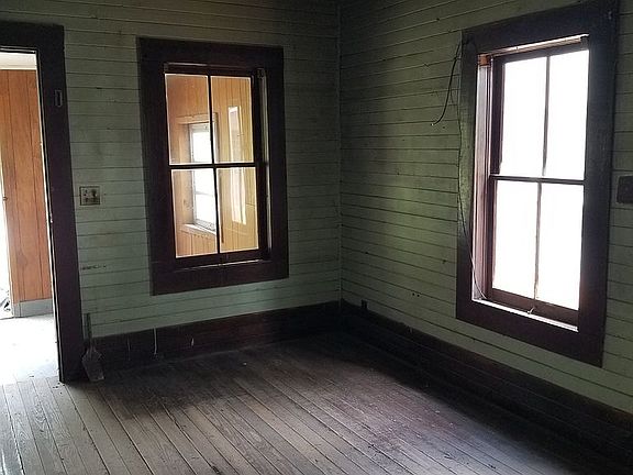 2nd image of 658 SW Scruggs Ave
