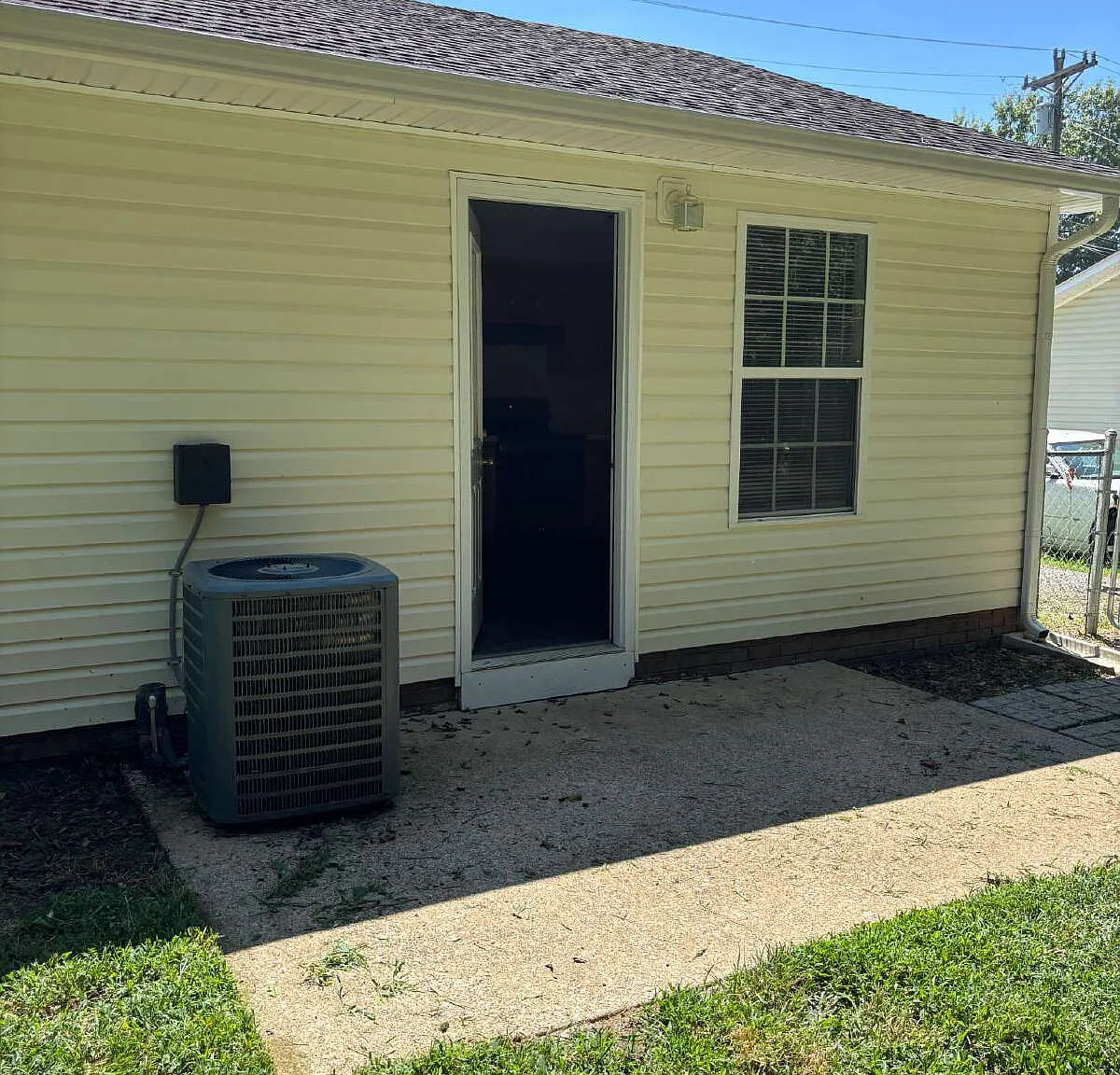 2 bed, 1.0 bath, 826 sqft, $1,095 — Photo 2
