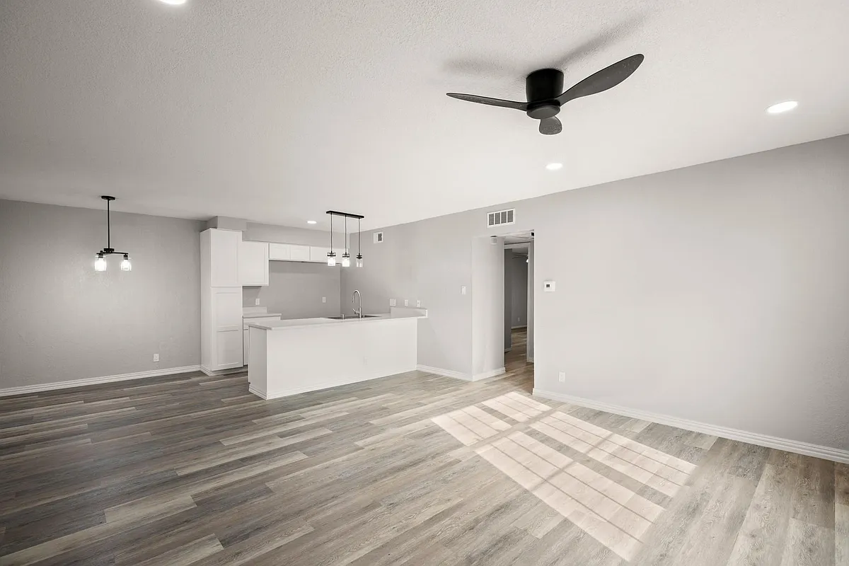 Building Photo - 910 Duncan Ln #56