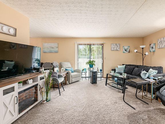 2nd image of 5885 Beechcroft Rd APT 104
