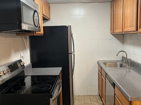 4th image of 294 Meridian St APT F