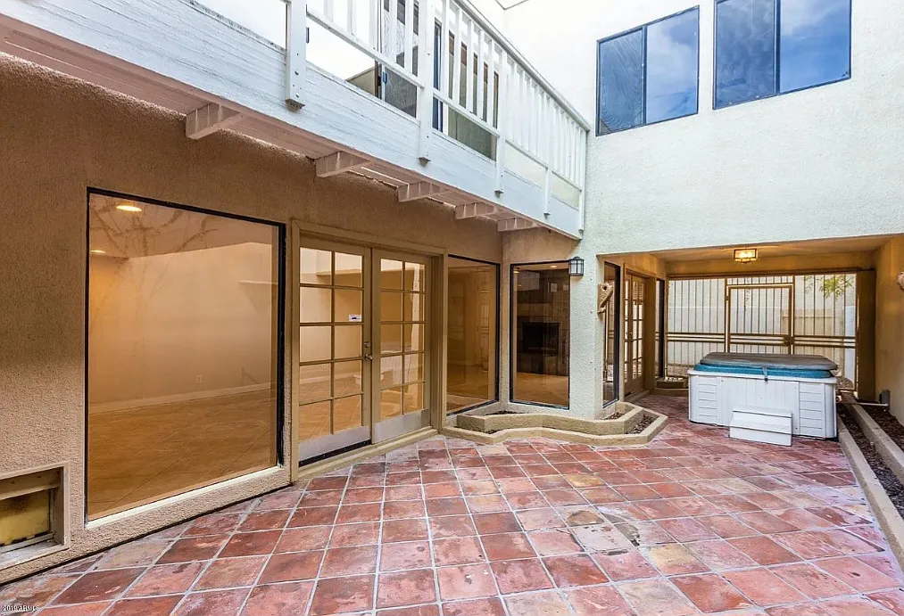 3 bed, 2.5 bath, 1987 sqft, $2,400 — Photo 3