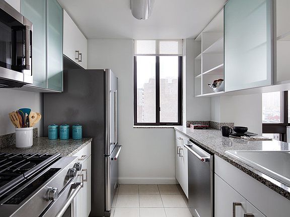 3rd image of 500 W 56th St APT 2102