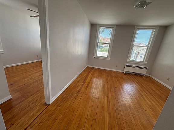 3rd image of 525 E 235th St #2
