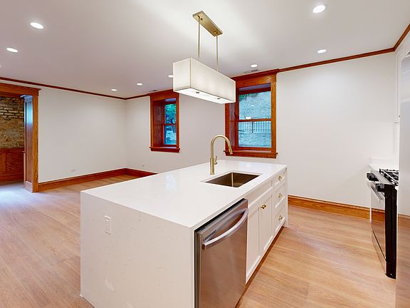 2nd image of 1233 N Hoyne Ave #G