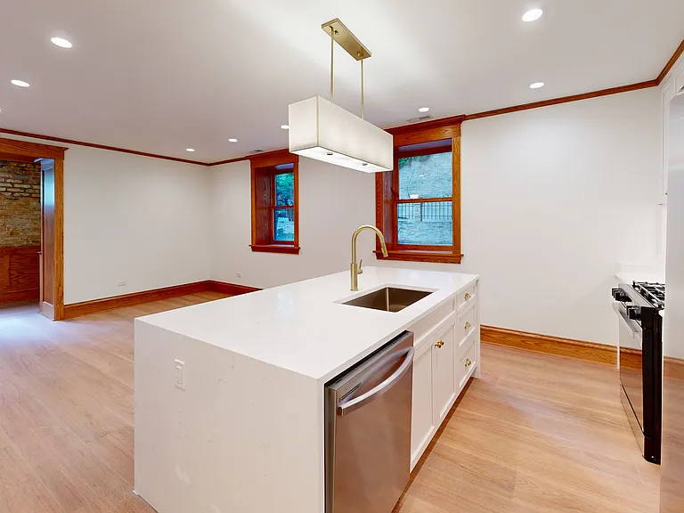1233 N Hoyne Ave #G — Photo 1