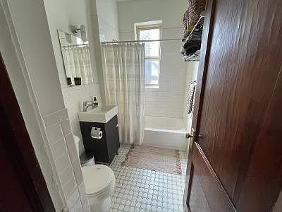 939 N Western Ave #1R — Photo 4