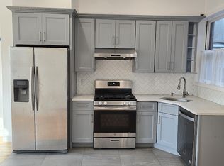 22-33 35th St #2, Astoria, NY 11105