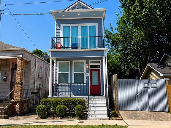 2nd image of 2122 Josephine St