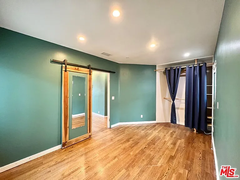 10006 Silverton Ave — Photo 8
