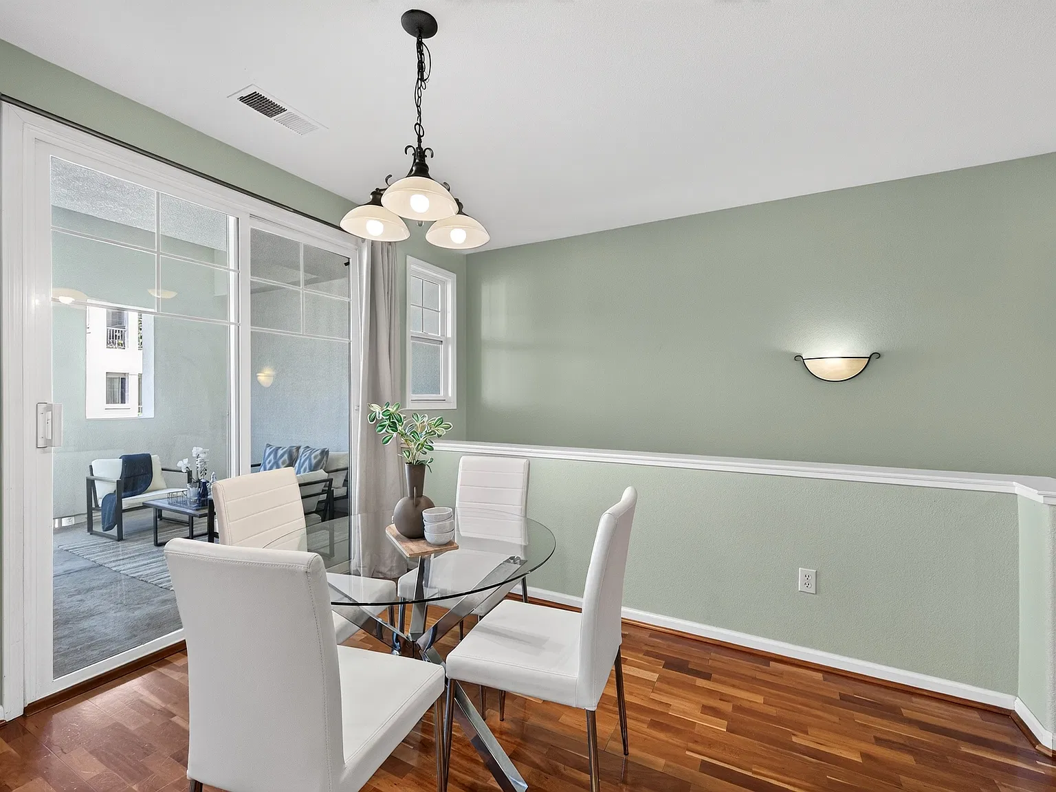 2 bed, 2.5 bath, 1410 sqft, $3,200 — Photo 3