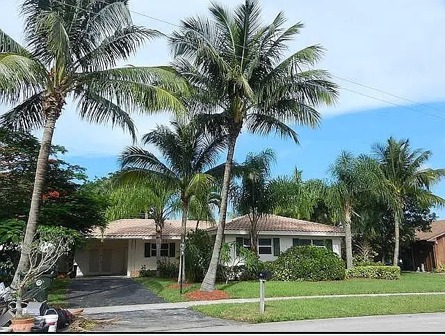 454 NW 13th Dr — Photo 1