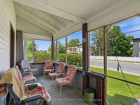 2nd image of 178 Nelson St E