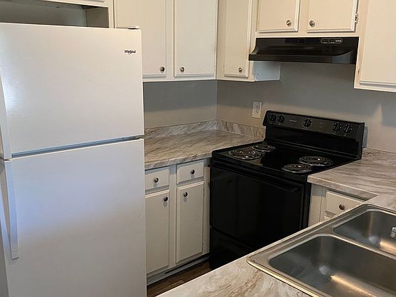 3rd image of 94 Cedarcrest Dr Unit 3
