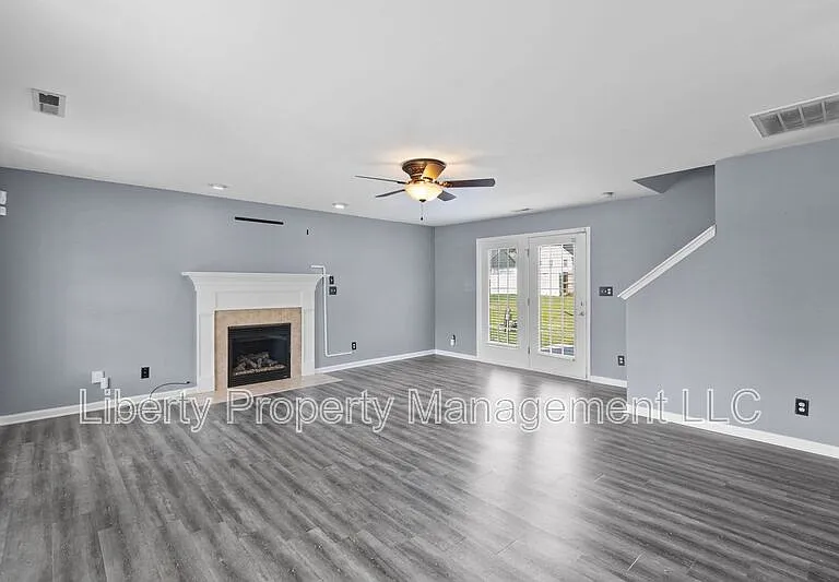 130 Breezewood Dr — Photo 4