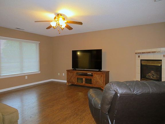 2nd image of 32 Kirkcaldy Dr