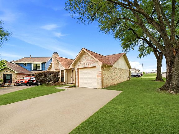 3rd image of 23339 Whittaker Way