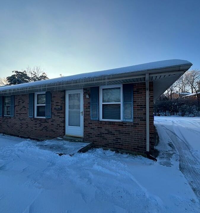 1st image of 1840 Chatsworth Dr #B