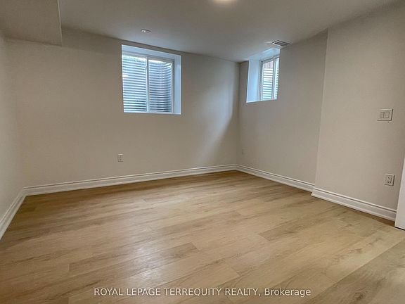 5th image of 138 Cranston Ave