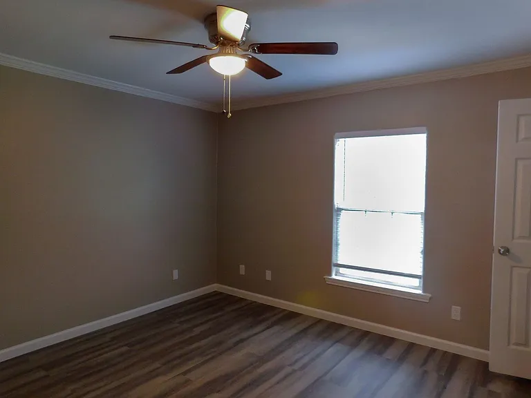 107 Varsity Dr — Photo 11