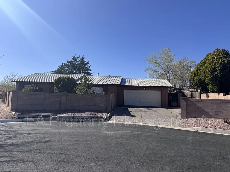 1702 Halo Cir SE — Photo 1