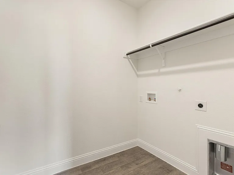 324 Amenduni Ln — Photo 18