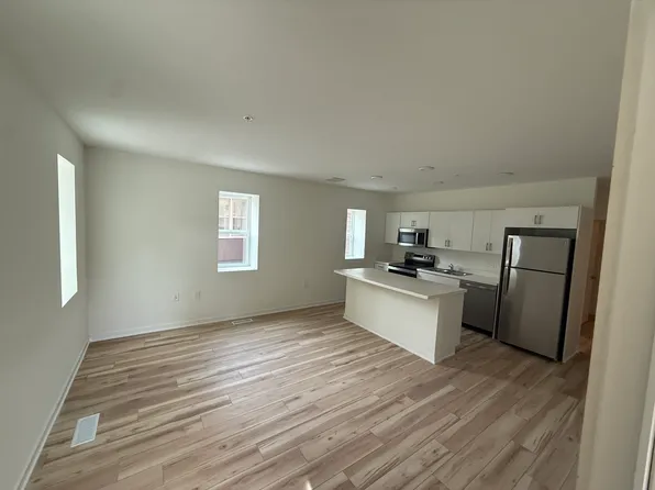 500 N Butler Blvd #1A, Lansing, MI 48915