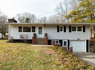 70 Roosevelt Rd, Hyde Park, NY 12538