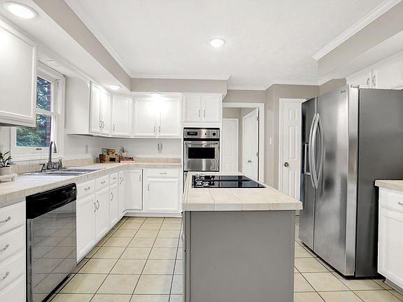 5th image of 58 Penn Pl