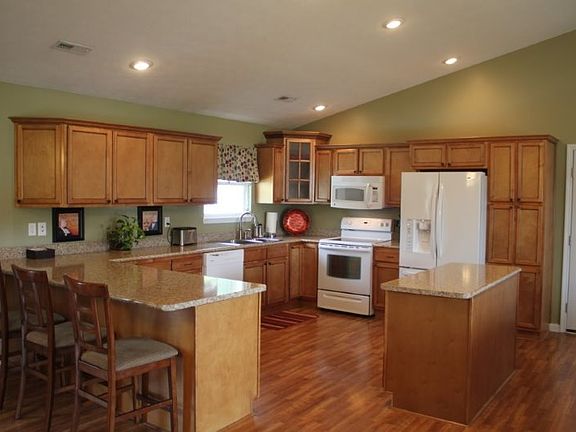 3rd image of 104 E Tuscany Ct