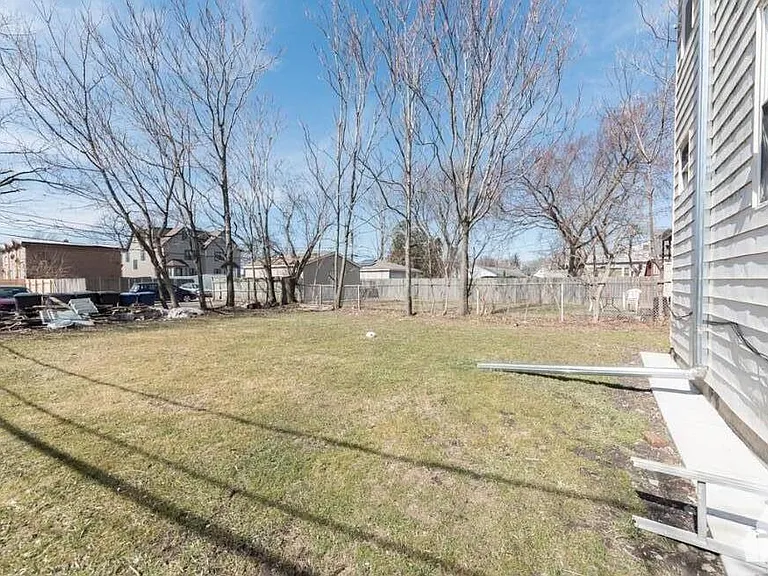 1810 Darrow Ave — Photo 9