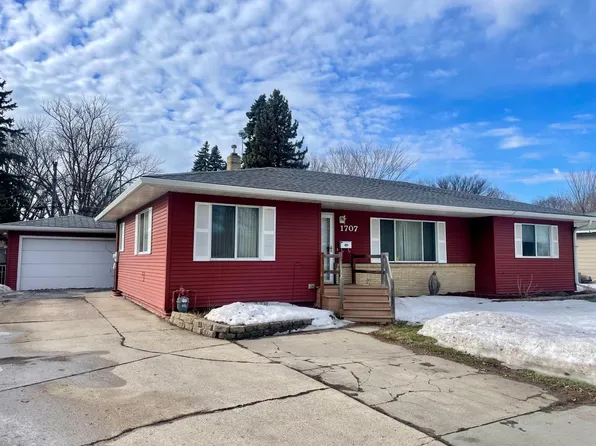 1707 5th St S, Fargo, ND 58103