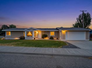 8606 W Yellowstone Ave, Kennewick, WA 99336