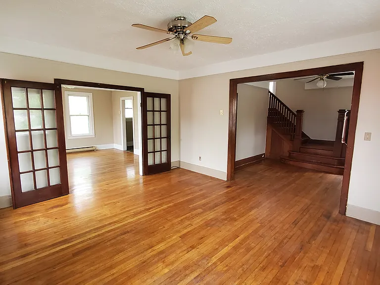 1905 Bluefield Ave — Photo 2