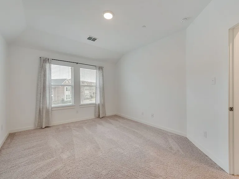 442 Matthew Dr — Photo 13