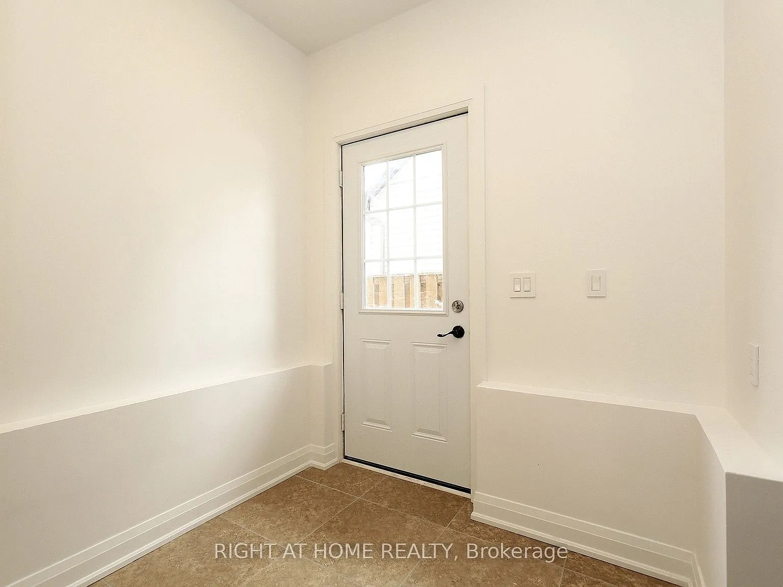 3 bed, $2,950 — Photo 2