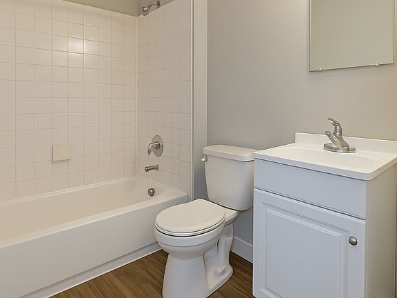 5th image of 102-148 W 35th St
