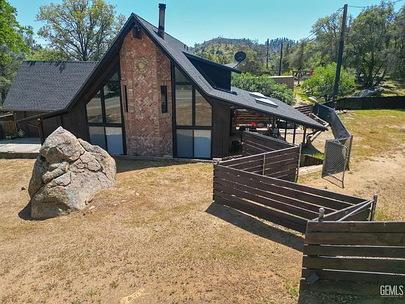 4th image of 16 S Oak Knoll Ln