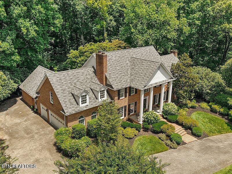 1st image of 600 Commodore Ln