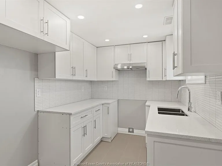 1439 Benjamin Ave #2 — Photo 3