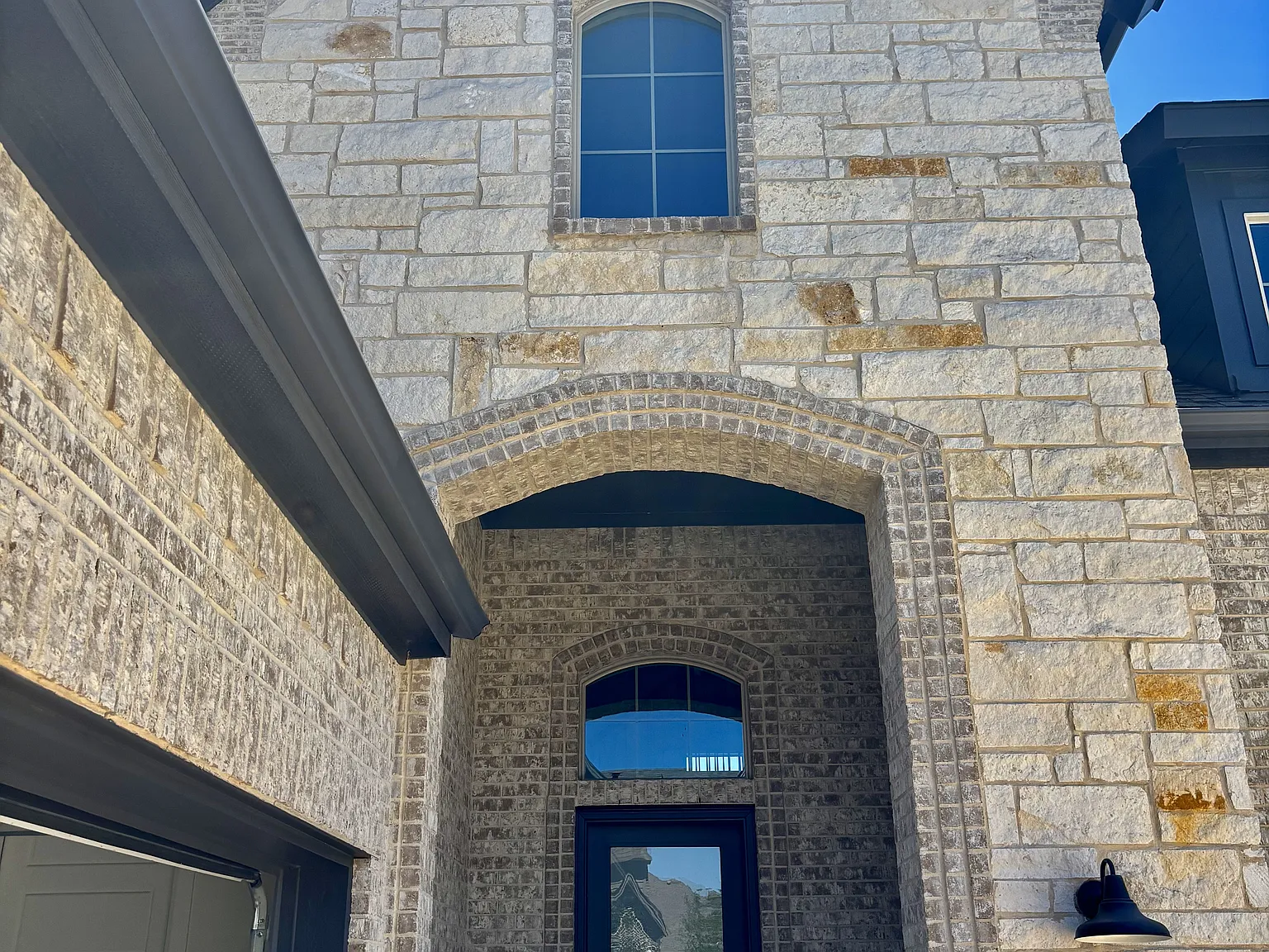 4 bed, 3.5 bath, 3438 sqft, $4,395 — Photo 2