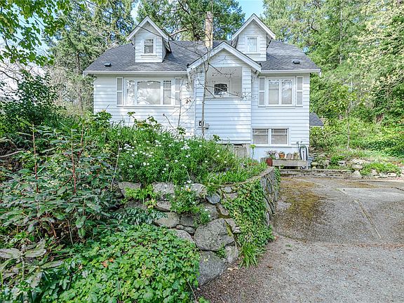 2nd image of 1254 Burnside Rd W