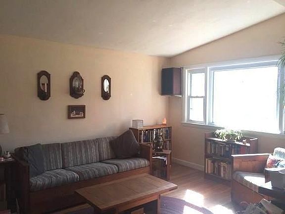 5th image of 555 Coronation Dr