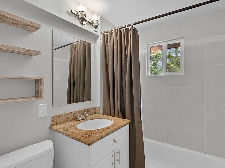 1021 NE 175th St — Photo 32