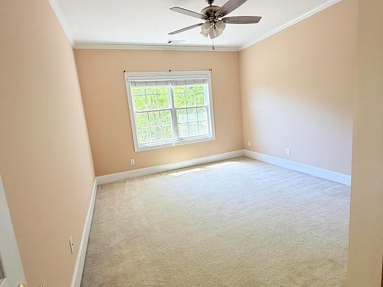 1605 Jamestown Ave — Photo 30
