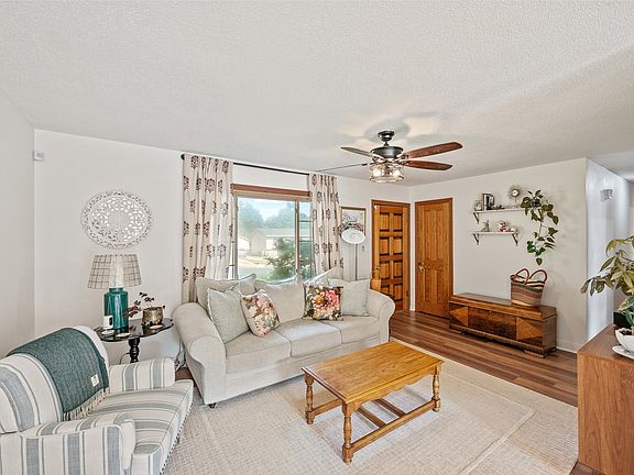 4th image of 576 S Hickory Blvd