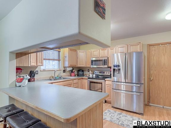 2nd image of 3710 Helensdale Ave
