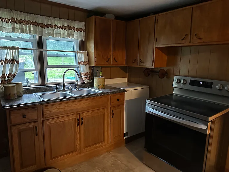 2327 Sulphur Hollow Rd — Photo 7