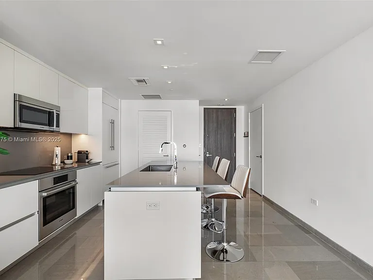 68 SE 6th St #2306 — Photo 3