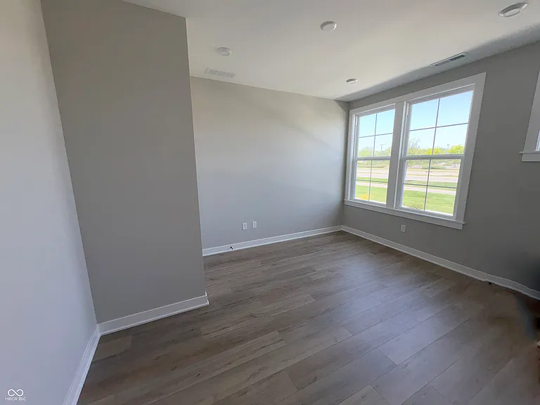 418 Elite St — Photo 2